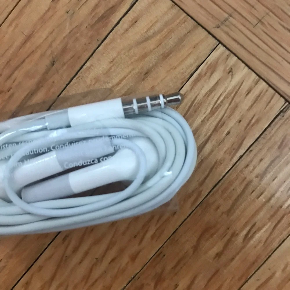 Apple Headphones with 3.5 mm Headphone plug